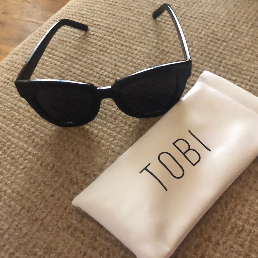 Tobi sunglasses with case